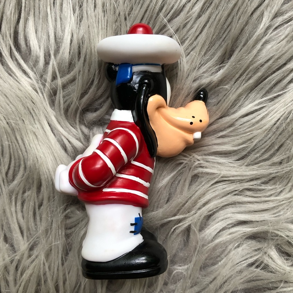Disney Cruise Line Set of 5 PVC Figures: Micky, Minnie, Goofy, Donald, and Pluto - Picture 7 of 15